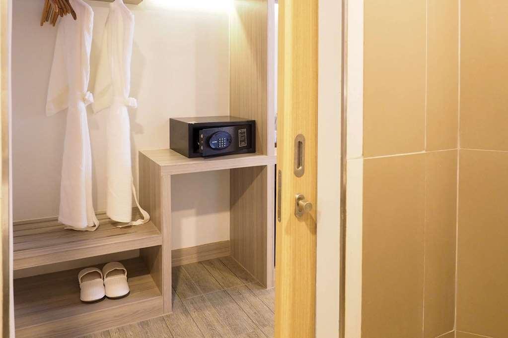 Clarion Hotel Patong Phuket Room photo