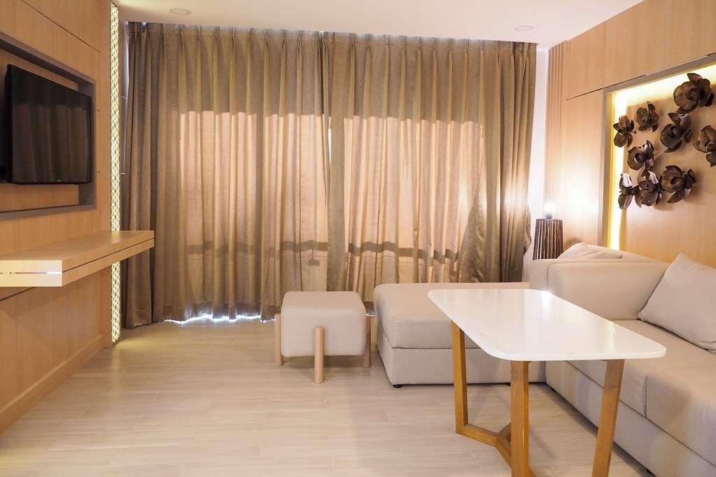 Clarion Hotel Patong Phuket Room photo