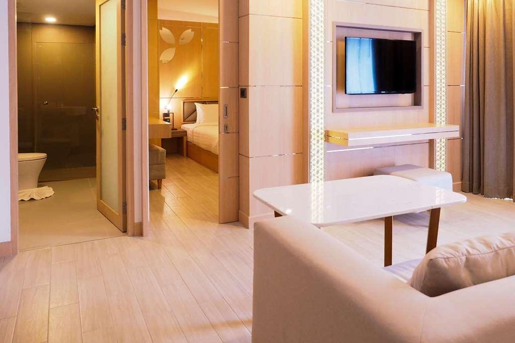 Clarion Hotel Patong Phuket Room photo